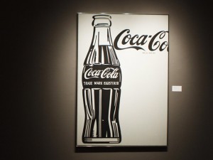 A obra \'Coca-Cola (4) (Large Coca-Cola)\' do artista plástico americano Andy Warhol foi arrematada por mais de US$ 35 milhões