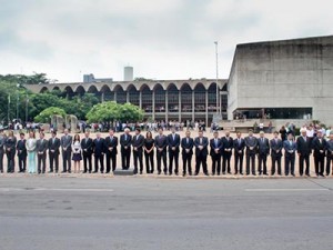 Foto oficial dos deputados estaduais na Assembleia Legislativa