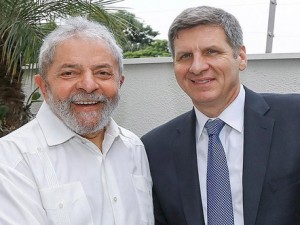 Sindicalista Scott Courtney elogiou Lula por ter conseguido executar políticas de distribuição de renda no Brasil.