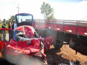 Veículos envolvidos em acidente em Buriti dos Lopes