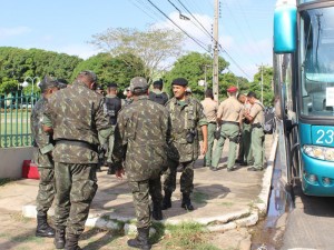 Policiais militares seguem para o interior para reforçar a segurança nas eleições