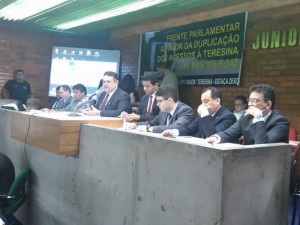 Silas Freire presidiu a Mesa Redonda no plenarinho da Assembleia Legislativa