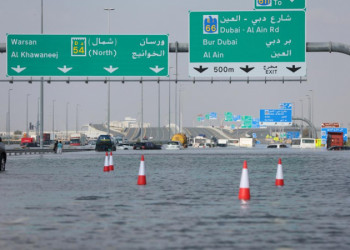 Chuvas fora do comum nos Emirados Árabes deixa pelo menos um morto