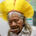 Cacique Raoni, líder indigena do Brasil, recebe honraria do presidente da França