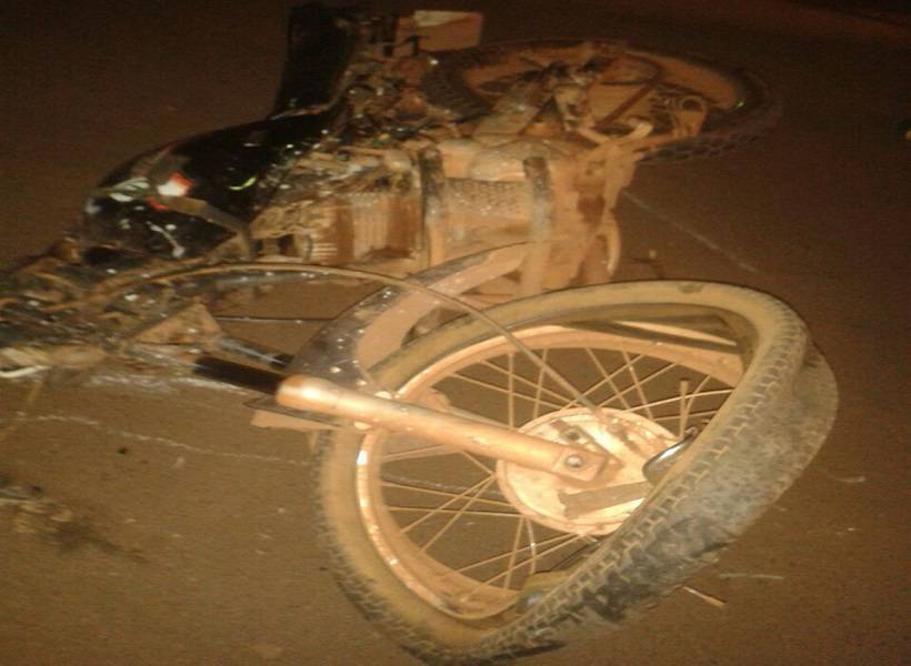 Motos colidiram frontalmente