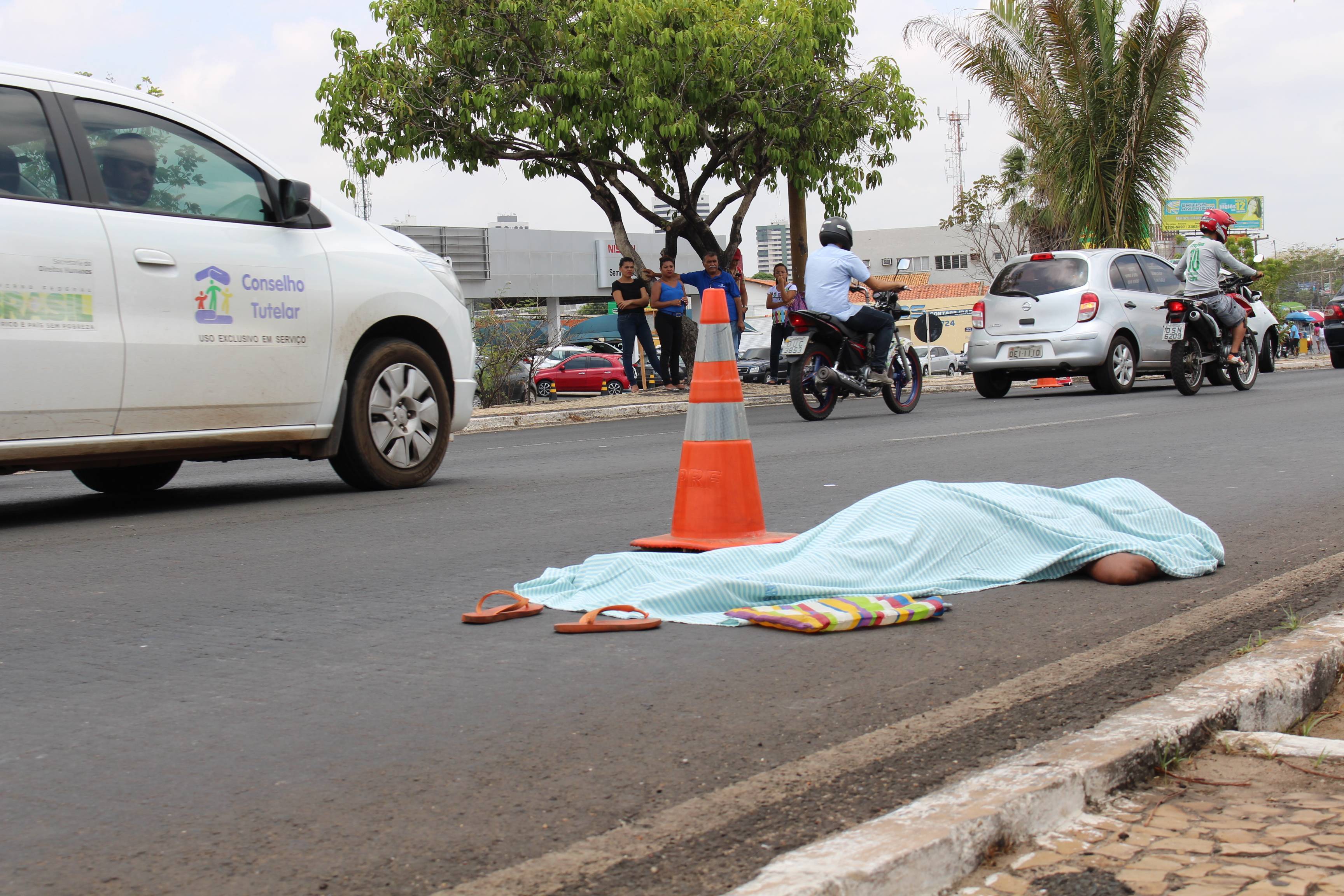 Idosa morre atropelada por carro na João XXIII