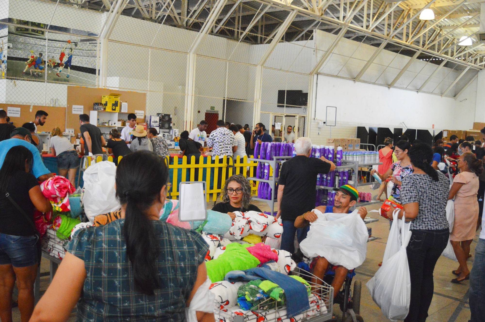 Primeiro dia de vendas da loja Ceir