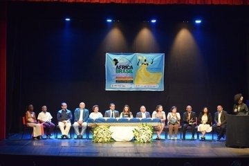 África Brasil realiza conferência de abertura no Theatro 4 de Setembro