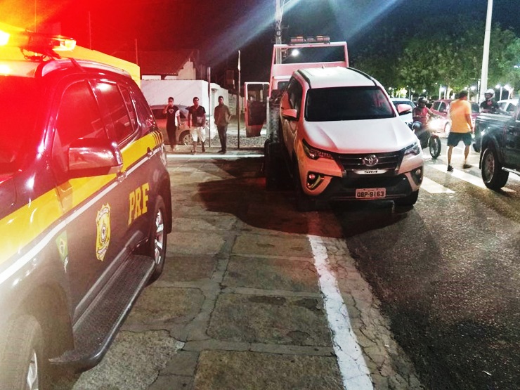 Veículo de luxo roubado no estado da Bahia é recuperado no Piauí