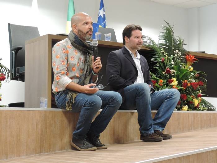 Mesa de diálogo discute temáticas relevantes para a sociedade contemporânea