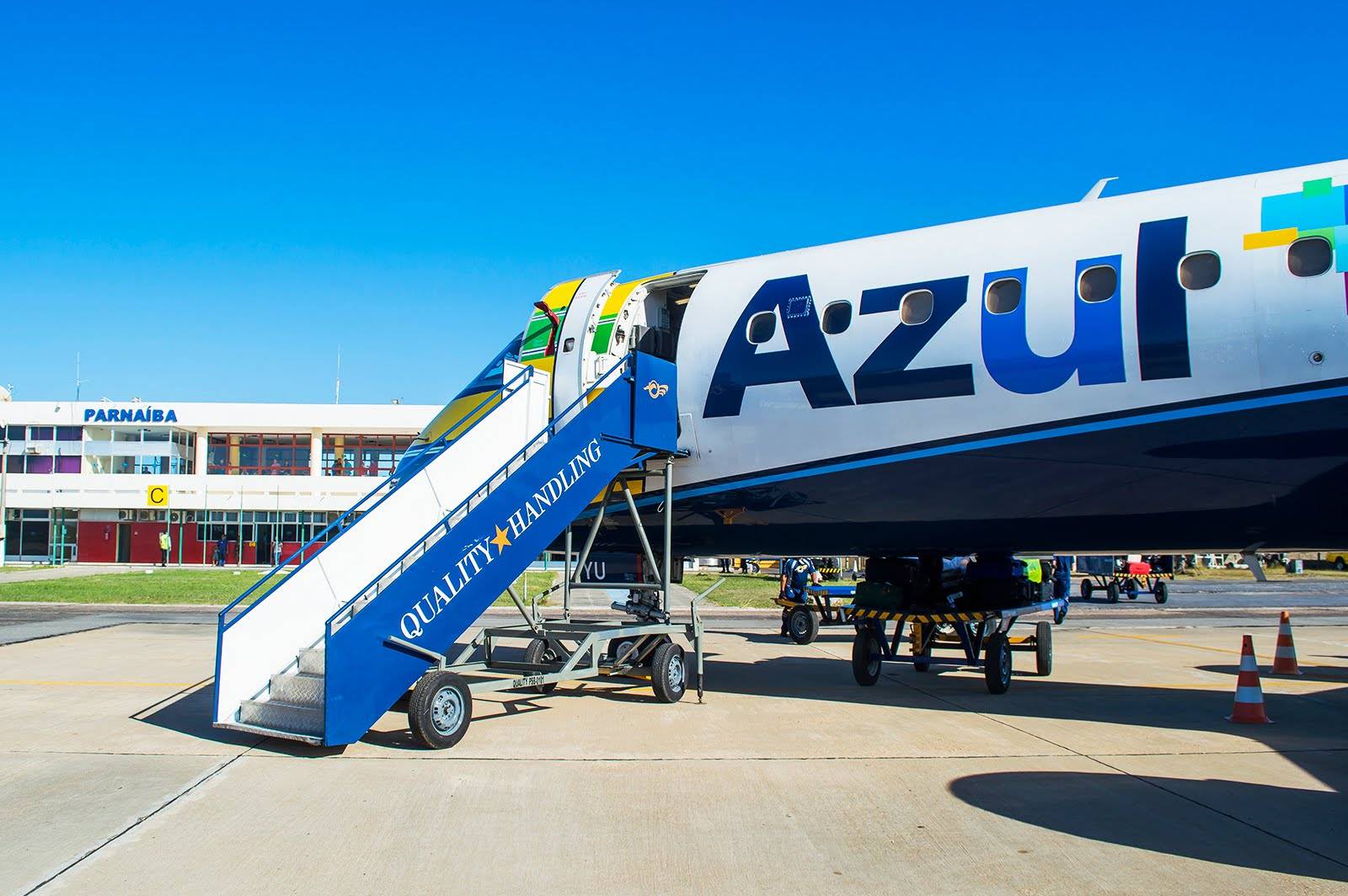 Primeiro pouso de um Embraer 195 da Azul em Parnaíba