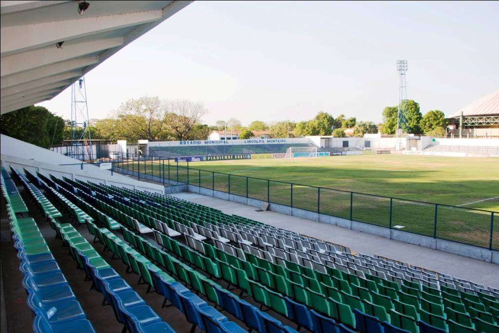 Estádio Lindolfo Monteiro