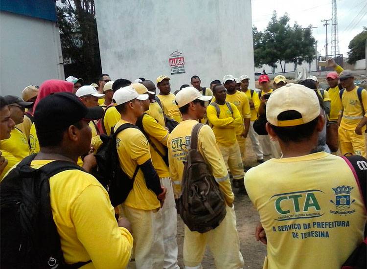 Garis são demitidos após protesto em Teresina
