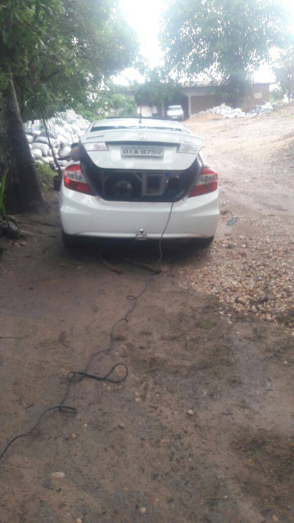 Carro levado em assalto