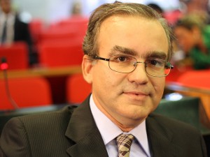 Prefeito Firmino Filho (PSDB)