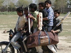 Moto se transformou em um grande perigo com tanta gente