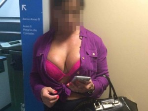 Tida como prostituta, mulher teria mantido relações sexuais no banheiro do Congresso