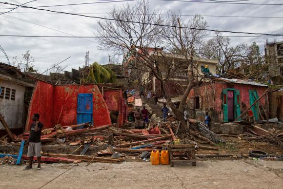 Área devastada no Haiti, após a passagem do furacão Matthew