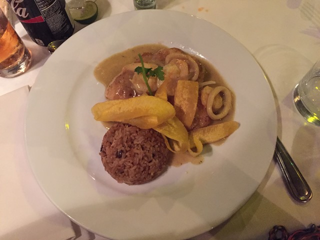 Arroz de coco com frutos do mar