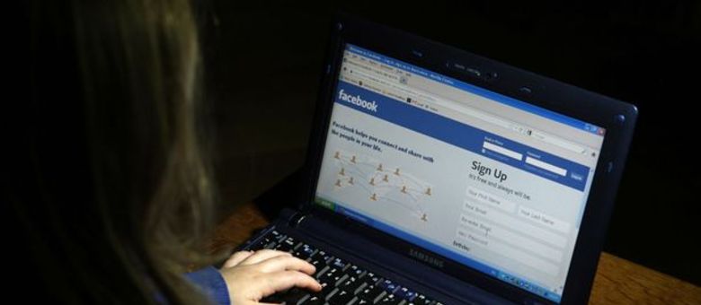 Através de sua assessoria de comunicação no Brasil, o Facebook informou que atendeu a determinação judicial
