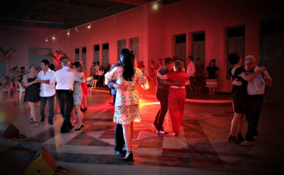 Club dos Diários retoma a tradição dos bailes