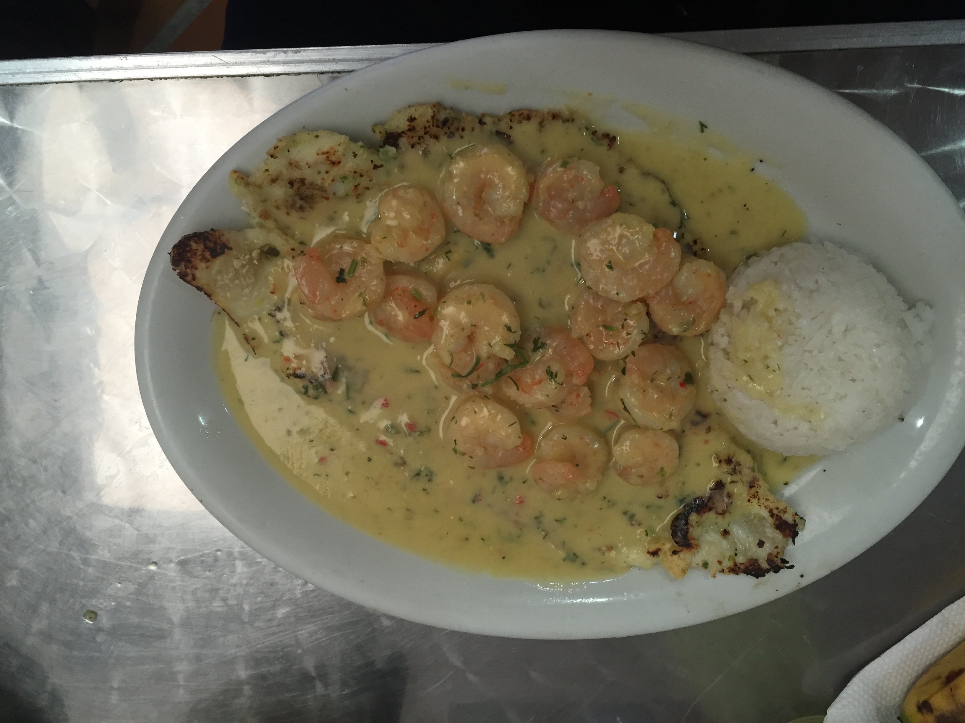 peixe ao molho de camarão