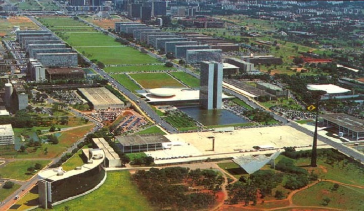 A Praça dos Três Poderes é um ponto turístico do Brasília