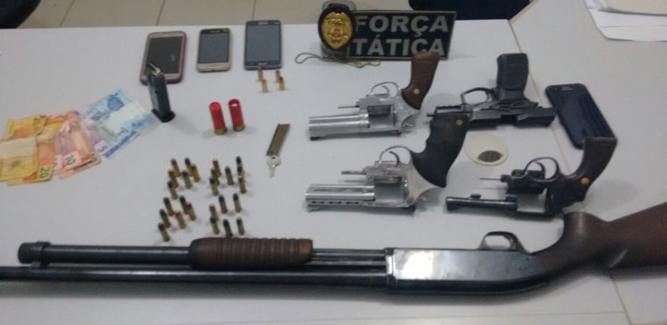 As armas apreendidas com a quadrilha