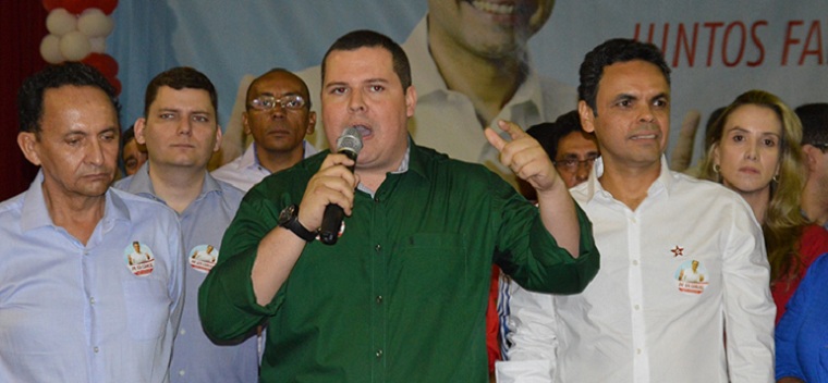 Dantes Quintans, de verde, foi eleito vice-prefeito em São João do Piauí