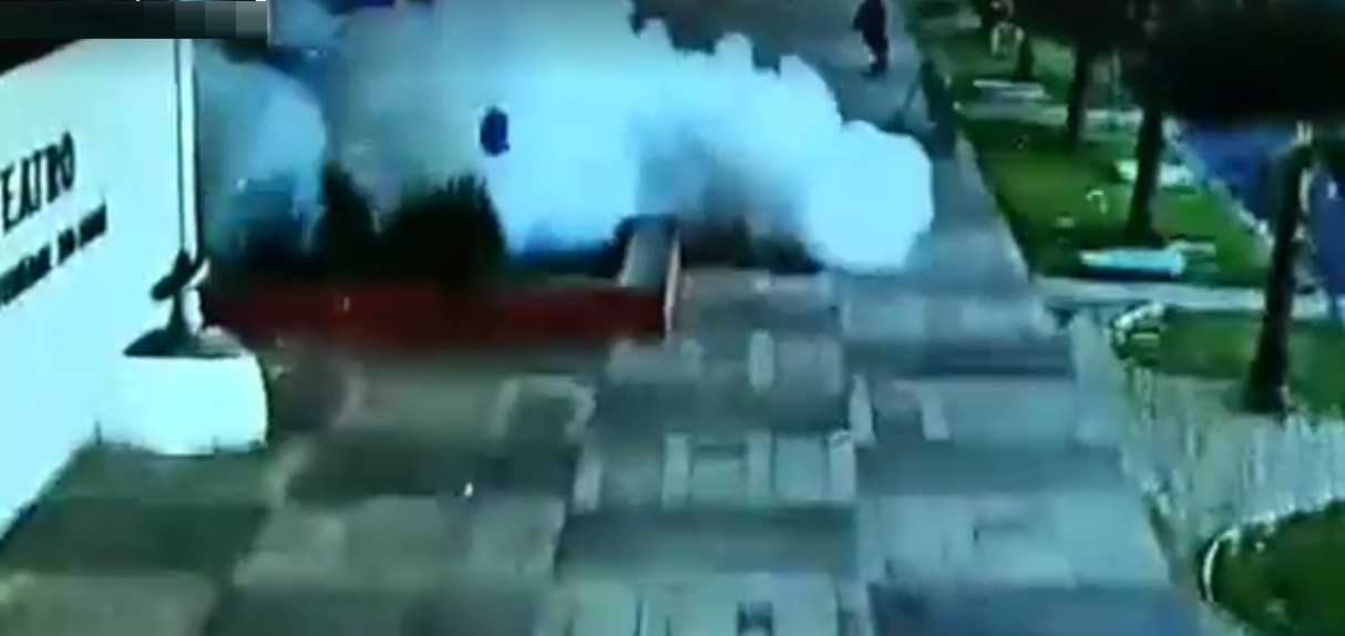 Vídeo mostra momento que bandidos explodem caixa eletrônico na UFPI