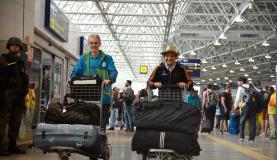 Empresas não serão mais obrigadas a oferecer franquia de bagagem e poderão cobrar por qualquer volume despachado