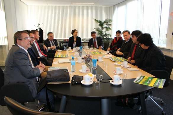 O governador Wellington Dias participa de reunião na empresa Kameleon Solar, na cidade Roosendaal, na Holanda