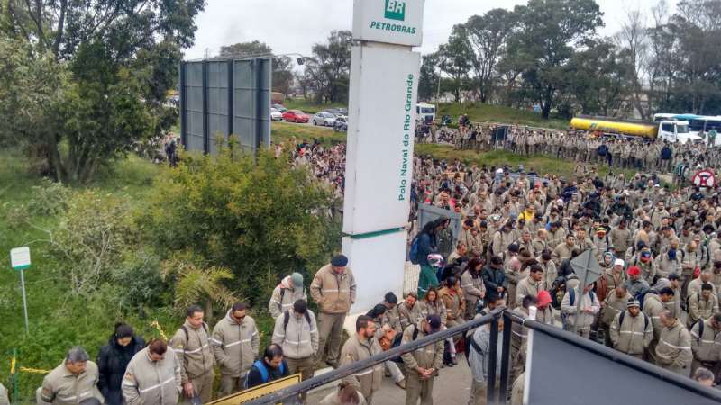 Sindicato confirma 3,2 mil demissões no polo naval de Rio 