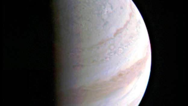 A missão Juno foi lançada há cinco anos e viajou 2,9 bilhões de quilômetros até chegar à órbita de Júpiter