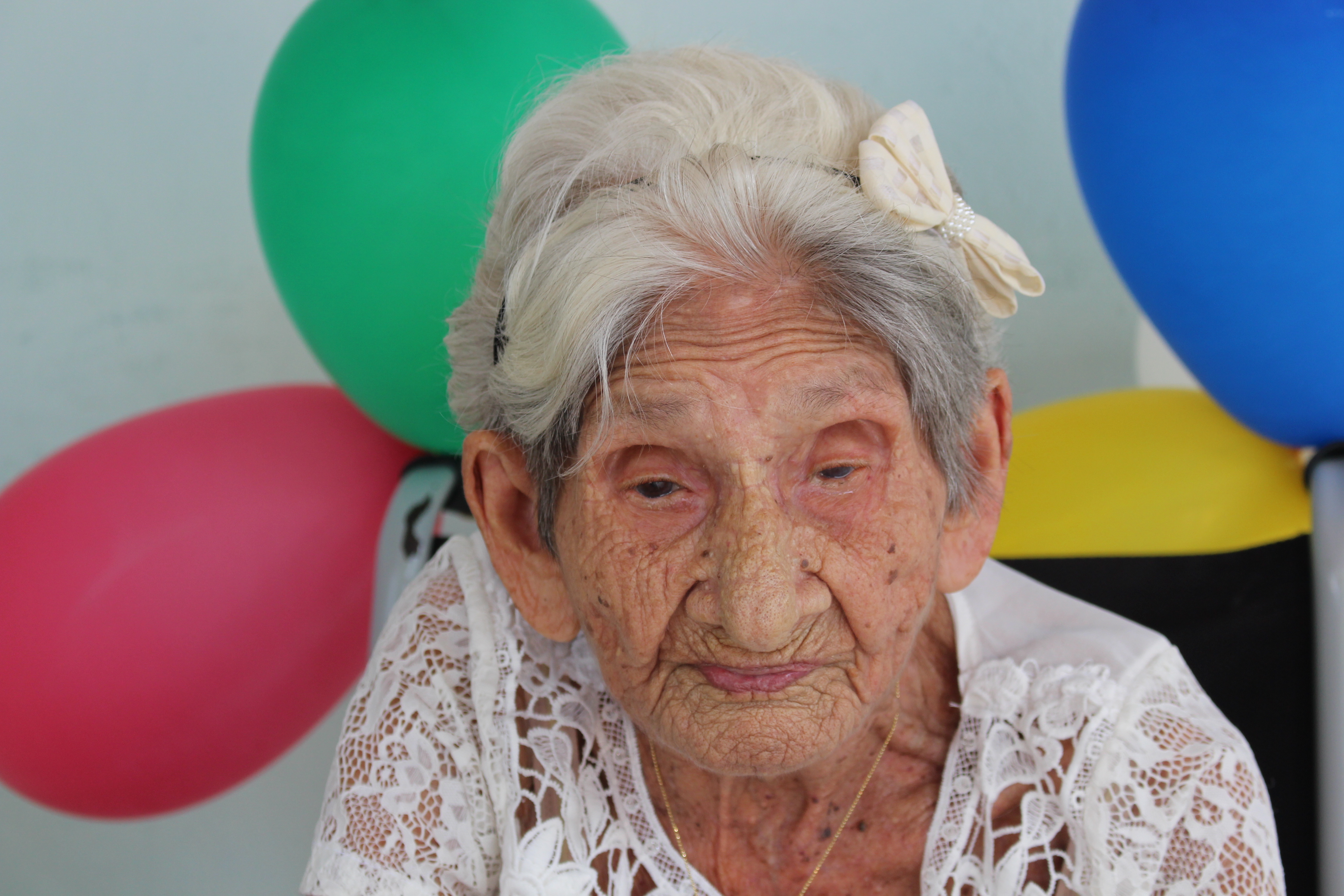 Dona Ana, aos 106 anos, fala com saúde e lucidez