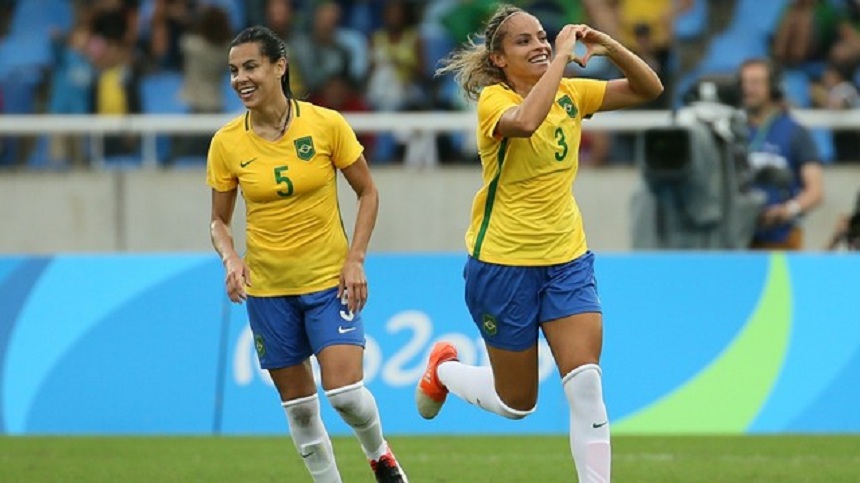 Mônica comemora o primeiro gol do Brasil nestas Olimpíadas
