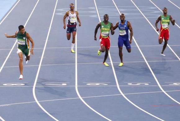 O sul-africano Wayde Van Niekerk fechou a final dos 400 metros rasos em 43,03 segundos