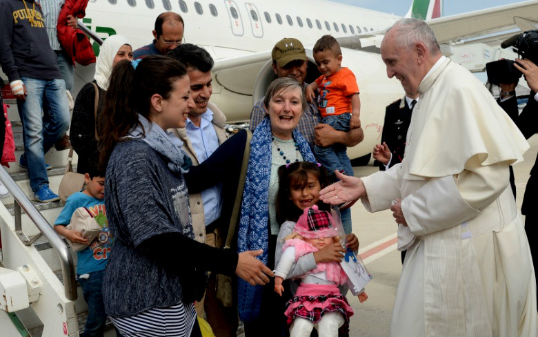 Papa Francisco recebe refugiados sírios