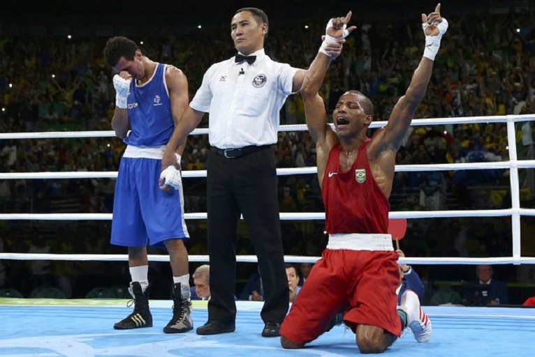 Robson Conceição comemora vitória e medalha de ouro no boxe