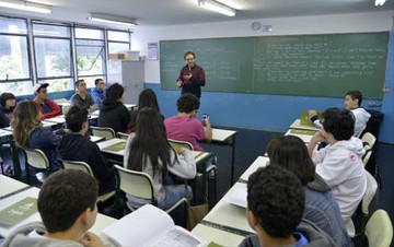 Desobrigação da licenciatura prejudica qualidade do ensino, segundo o Psol, que contesta outras medidas