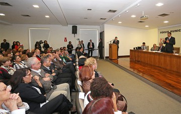 Fórum Municipal de Educação implantado em 2013 agregou profissionais e especialistas da discussão do ensino