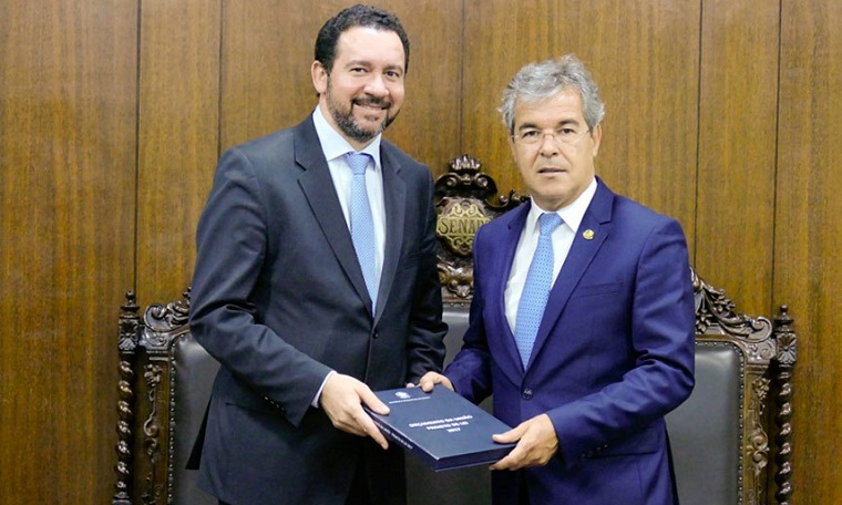 Jorge Viana (PT-AC), recebeu a proposta de orçamento para 2017
