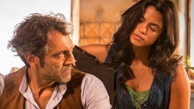 Lucy Alves e Domingos Montagner em cena