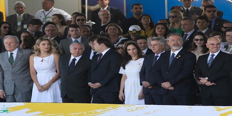 O presidente Michel Temer e a primeira-dama Marcela Temer na Esplanada dos Ministérios