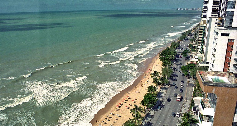 Praia no litoral do Brasil