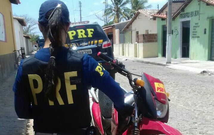 PRF recupera motocicleta roubada, oriunda da cidade de Santos, estado de São Paulo