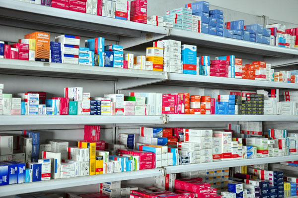 Segundo a entidade, a carga tributária média sobre os medicamentos no Brasil corresponde a 34% do preço total, uma das mais altas do mundo