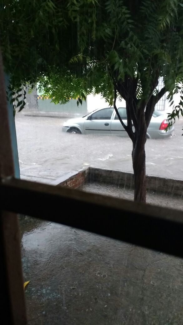 Alagamentos nas ruas do Saci e Promorar