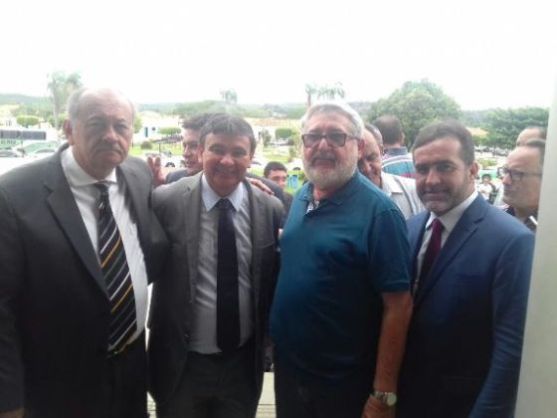 Ex-prefeito Esdras Avelino se encontra com governador Wellington Dias, em Oeiras (PI)