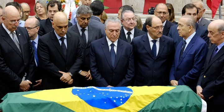 O presidente do Brasil, Michel Temer, participa do velório de Teori Zavascki, ministro do Supremo Tribunal Federal, neste sábado (21)